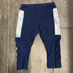 Reebok Girls Capri Leggings with Mesh Sides - Navy - size XS (6-8)
